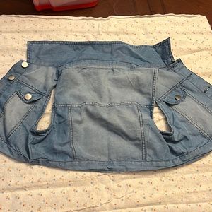 Denim vest nothing is wrong with it and it’s a 7 in kids